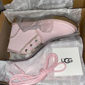 Pink uggs